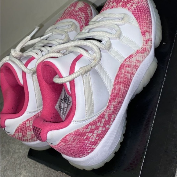 Women’s air jordan 11 retro low - Picture 2 of 6